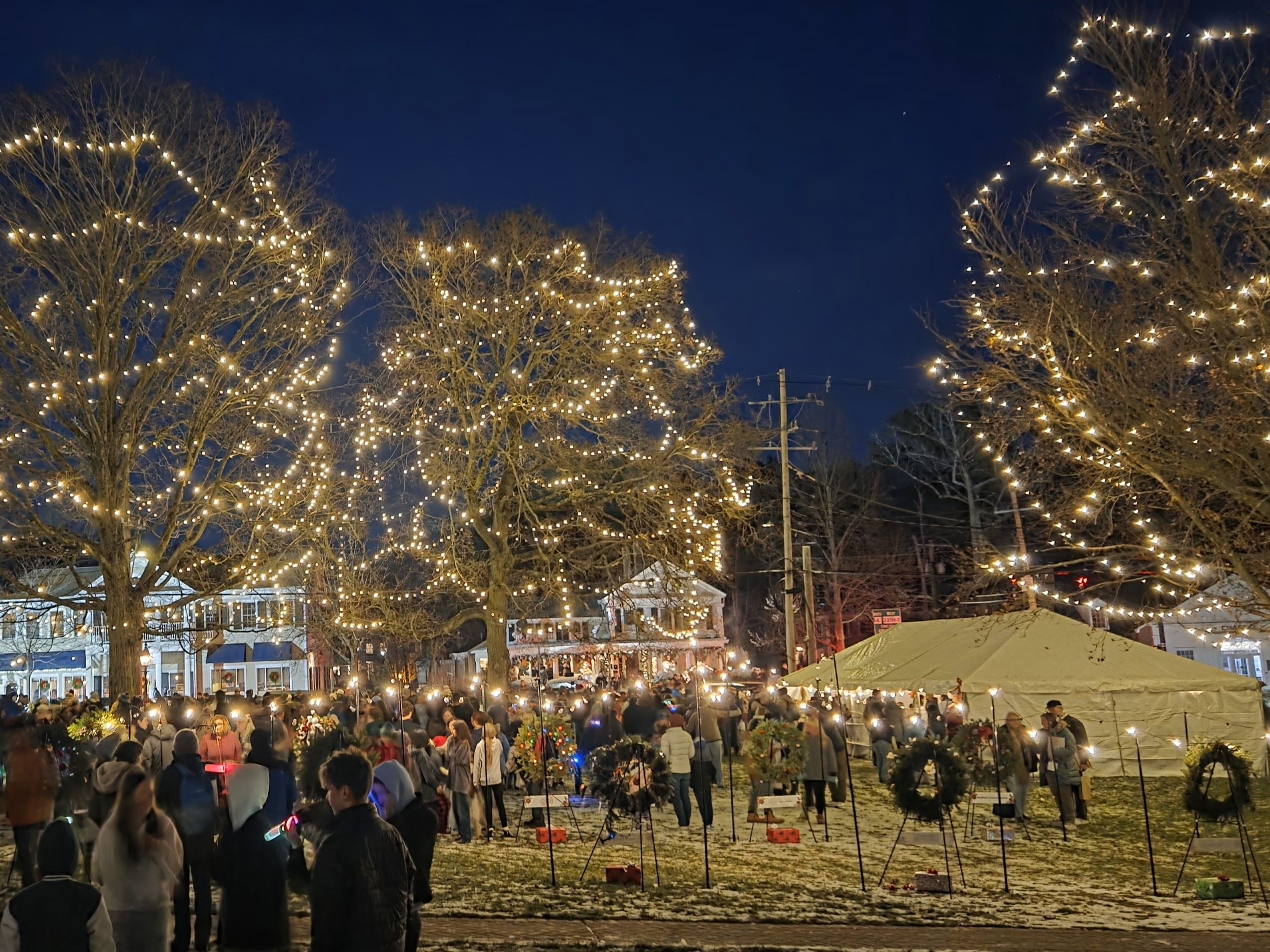 Bedford Tree Lighting Outdoor Market 2025