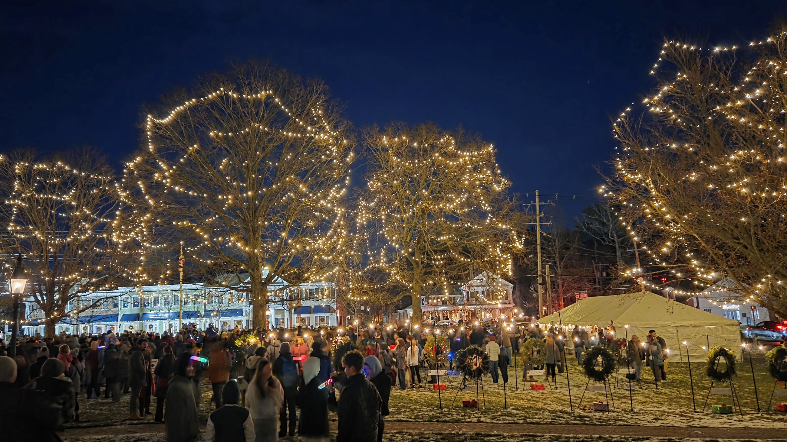Bedford Tree Lighting Outdoor Market 2025